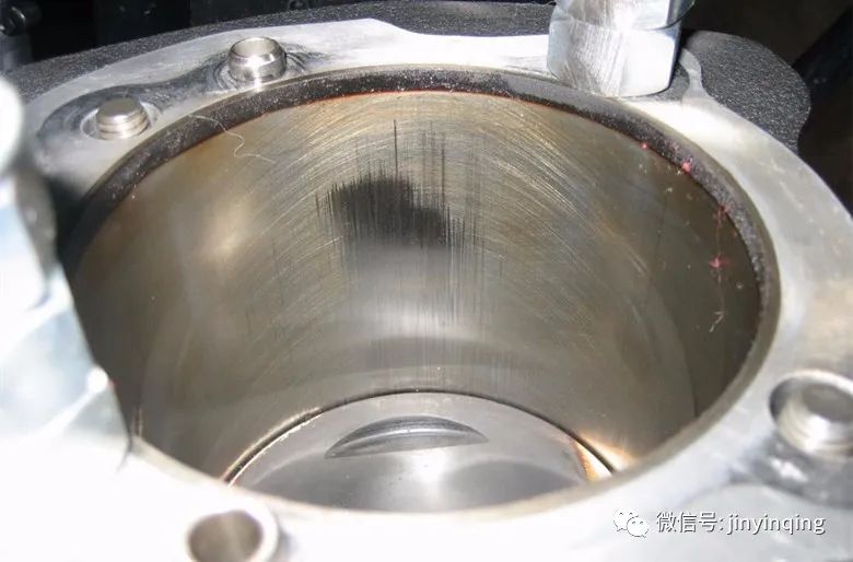 进口机油批发|什么原因导致发动机拉缸？