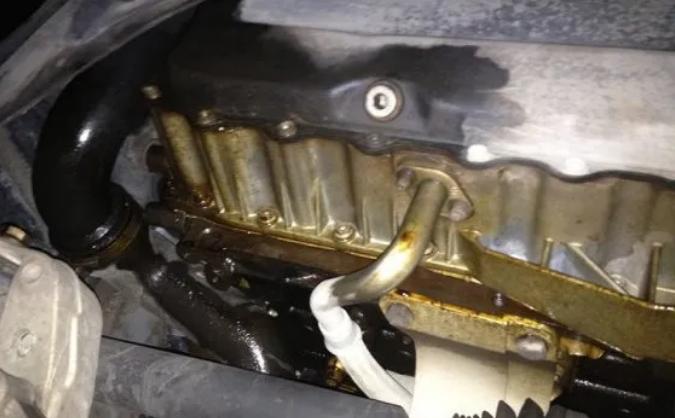 进口润滑油代理加盟|如何处理发动机漏油？